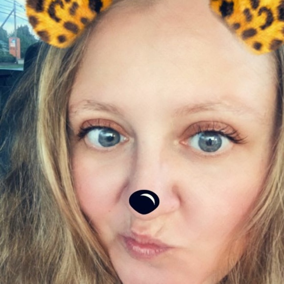 Meet your Posher, Emily - Picture 3 of 4